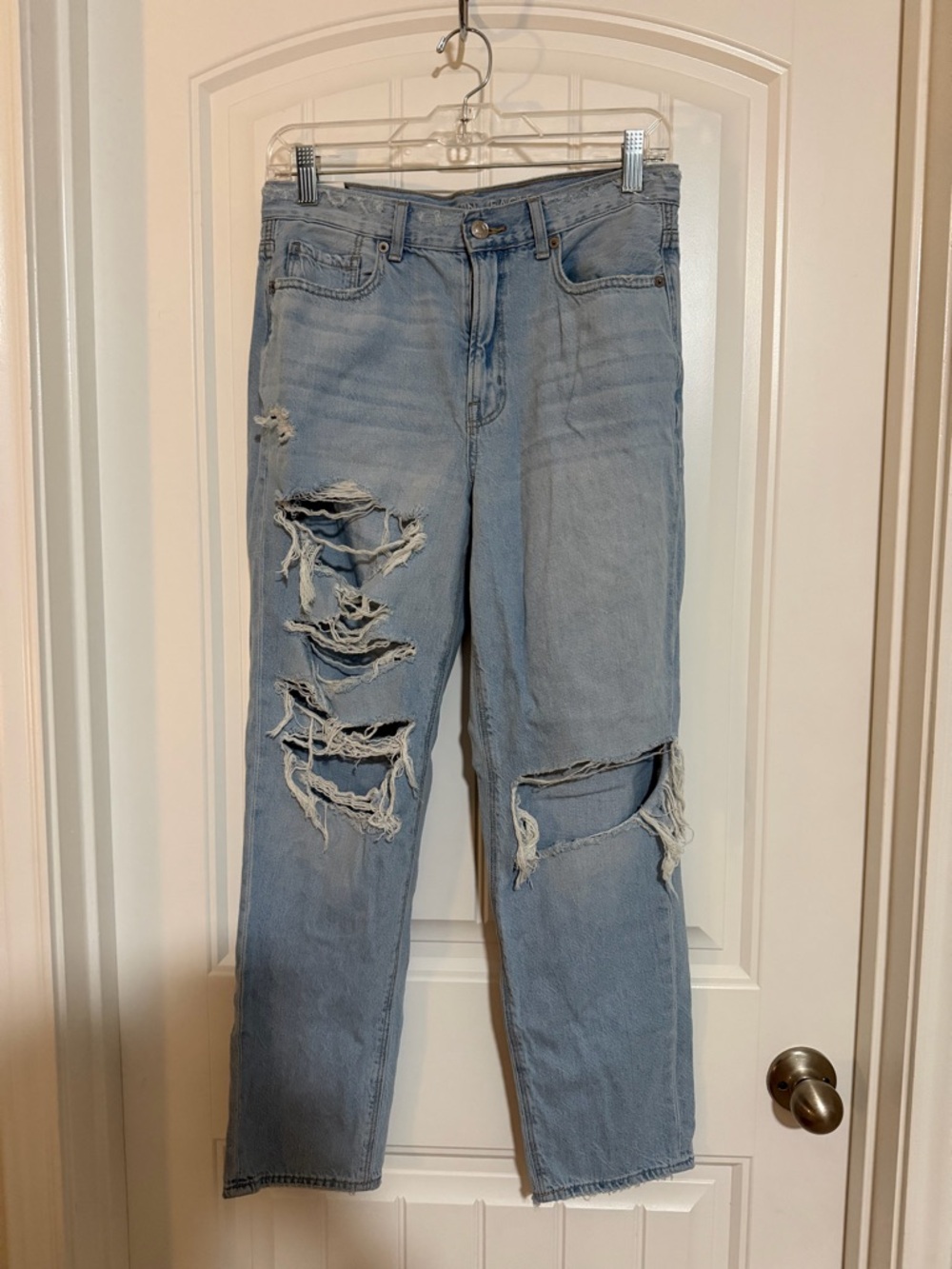 American Eagle Mom Straight Jeans Light Wash Distressed Size 6